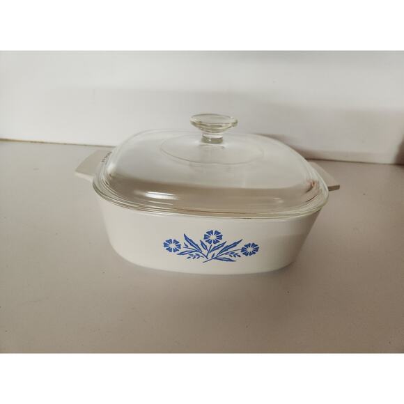 Corning Ware Cornflower 2 Quart Casserole Square w/Lid - Picture 1 of 5